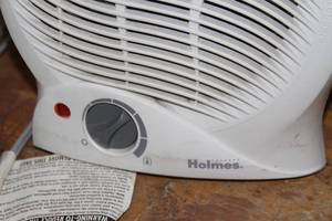 lot 194 image: Small Fan & Space Heater