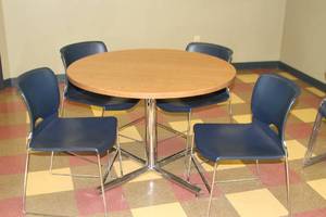 lot 145 image: Breakroom Round Table & 4 Chairs