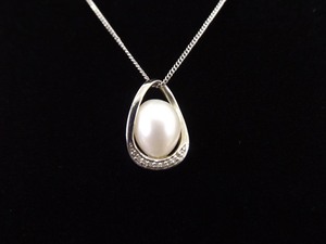 .925 Sterling Silver Diamond Accented Large Genuine Pearl Pendant Necklace
