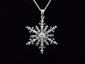 .925 Sterling Silver Zirconia Snowflake Pendant Necklace