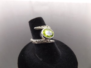 .925 Sterling Silver Oval Cut Peridot Ring Size 6