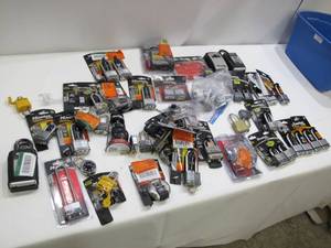 lot 514 image: Bix Box of Assorted Master Locks - 30 Pieces - Locksmith Special
