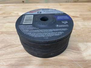 lot 72 image: MILWAUKEE Lot of 10- GRINDING DISCS -6 X 14 X 78 (49-94-6340)