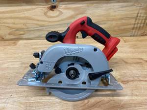lot 79 image: MILWAUKEE M28 Cordless Lithium-ion 6-12 Circular Saw with Blade (Tool and Blade Only)