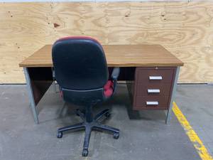 lot 87 image: Office Desk with Office Chair
