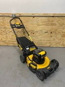 lot 90 image: DEWALT 21.5 in. 20-Volt MAX Lithium-Ion Cordless Battery Walk Behind
