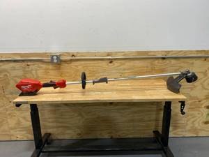 lot 100 image: MILWAUKEE M18 FUEL 18-Volt Lithium-Ion Cordless Brushless String Grass Trimmer with Attachment Capability (Tool-Only)
