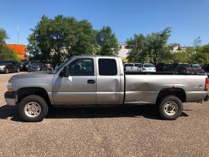 lot 4 image: 2001 Chevrolet Silverado 2500 LT - RARE 8.1L V8 Engine and Allison Transmission - LOW MILES