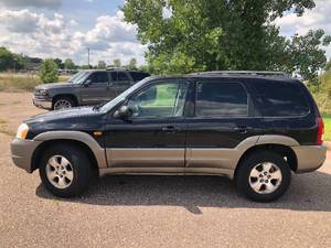 lot 9 image: 2003 Mazda Tribute ES - 4x4