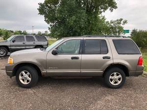 lot 12 image: 2004 Ford Explorer - 4x4