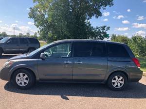 lot 8 image: 2008 Nissan Quest