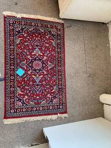 lot 61 image: Blooch Wool Rug 4 ft 2 in x 2 ft 7 in