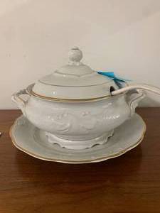 lot 46 image: Porcelain Soup Tureen and Under Tray
