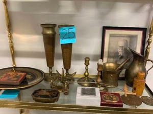 lot 25 image: Grp Brass and Bronze Items