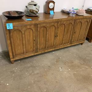 lot 8 image: Mid Century Side Board Buffet