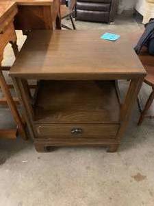 lot 18 image: Mid Century Side Table- Davis Co.