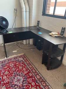 lot 140 image: Corner Desk