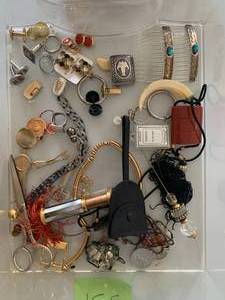 lot 155 image: Grp Vintage Costume Jewelry and Jewelry Box