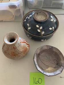 lot 160 image: Grp Japanese Studio Pottery