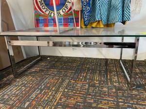 lot 96 image: Mid Century Modern Coffee Table
