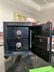 lot 163 image: Cast Iron Toy Safe