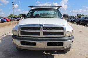 lot 6 image: 2001 Dodge Ram 2500 ST - 2 Owners -