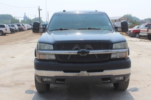 lot 4 image: 2004 Chevrolet Silverado 3500 LT Crew Cab 4x4 - Sneaky Pete Repo Truck - 6.6l Duramax Diesel