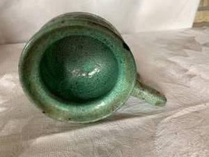 lot 14 image: Lidded small pouring pot