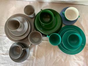 lot 25 image: Jeweltone and Gray Hazel Atlas style glass ware