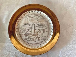lot 29 image: Souvenir Shop Plates
