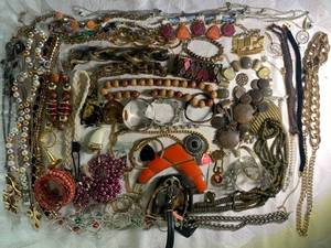 lot 40 image: Jewelry Haul Very Good Condition