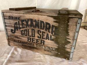 lot 52 image: Alexandria Gold Seal Beer Crate