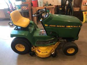 lot 1 image: John Deere LX178 44 Mulching Mower