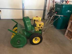 lot 2 image: John Deere 726 Electric Start Snow Blower