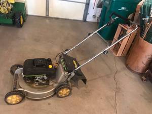 lot 3 image: John Deere Tricycler Push Mower