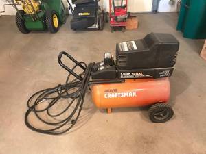 lot 6 image: Craftsman 1.5HP 12 Gallon Air Compressor