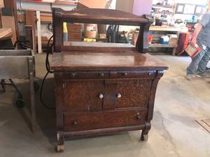 lot 7 image: Vintage Dresser