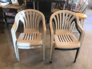lot 138 image: 4 Patio Chairs