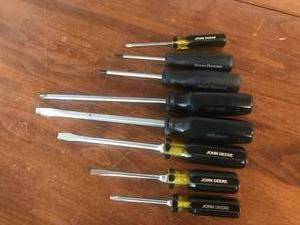 lot 146 image: John Deere Screwdrivers