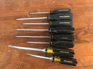 lot 147 image: John Deere Screwdrivers