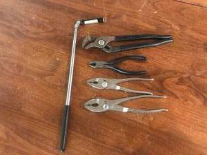 lot 173 image: John Deere Tools