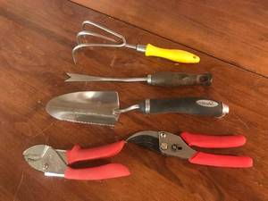 lot 193 image: Garden Tools