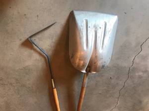 lot 203 image: Shovel & Weed Trimmer