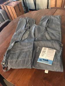 lot 224 image: New Bib Overalls 44 x 30