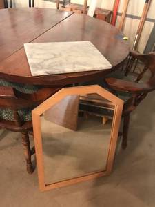 lot 253 image: Mirror & Heavy Cutting Board