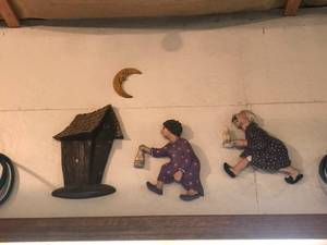 lot 256 image: Wall Decor