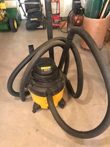 lot 12 image: John Deere 5 HP Heavy Duty WetDry Vacuum