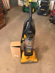 lot 13 image: Eureka Air Speed Vacuum