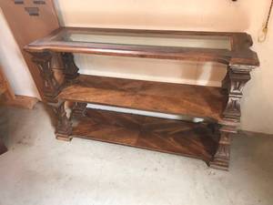 lot 20 image: Glass Top Shelving Unit
