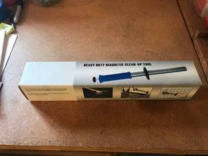 lot 24 image: Heavy Duty Magnetic Clean-Up Tool